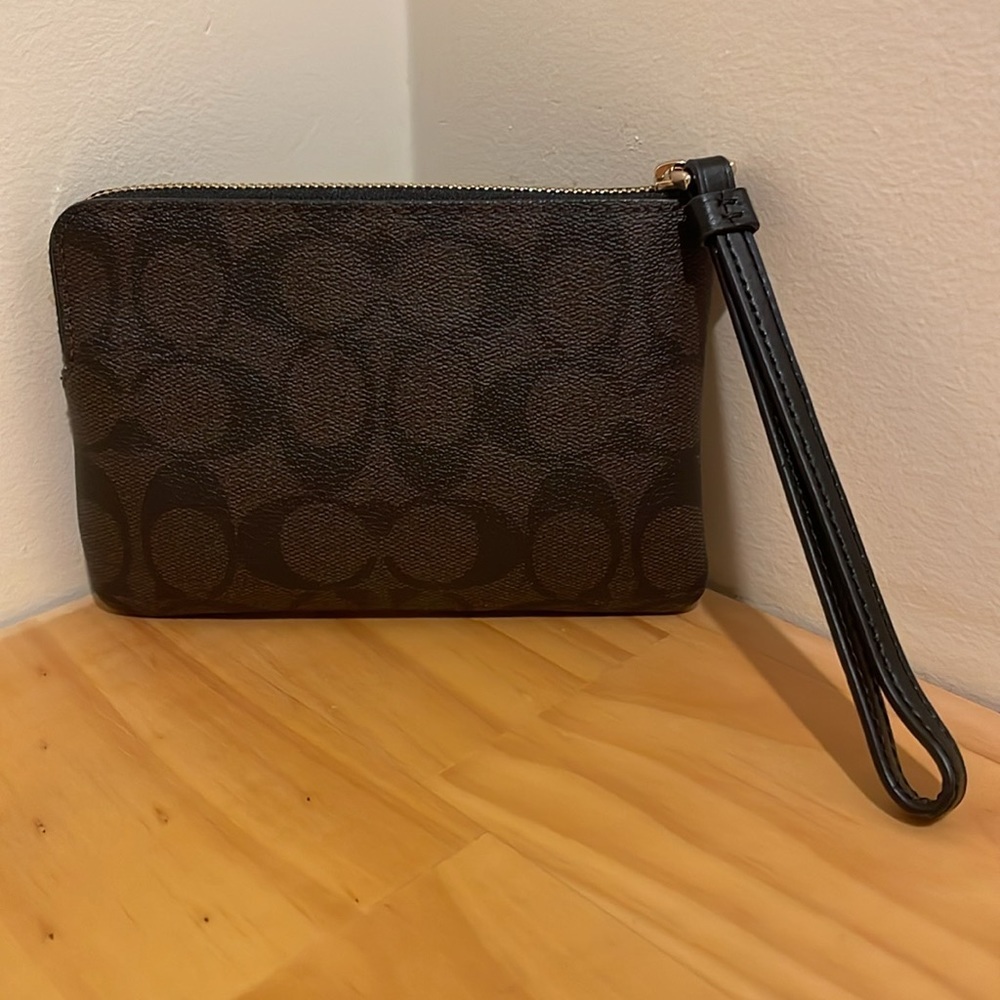 COACH SIGNATURE PVC LEATHER CORNER ZIP WRISTLET - Picture 2 of 3